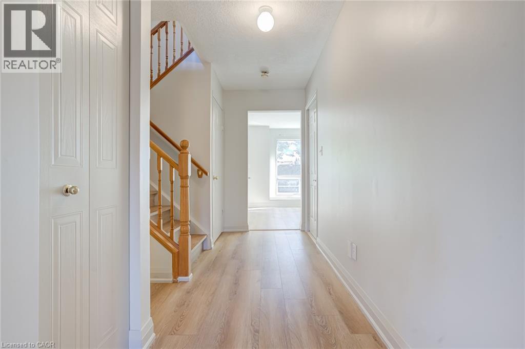 346 University Downs Crescent, Waterloo, Ontario  N2K 4A9 - Photo 6 - 40872924