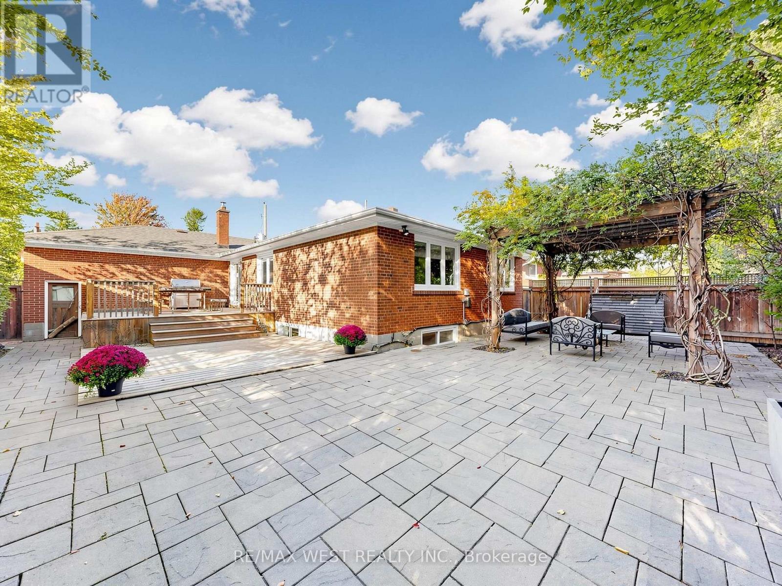 151 Palm Drive, Toronto, Ontario  M3H 2C6 - Photo 43 - C14103512