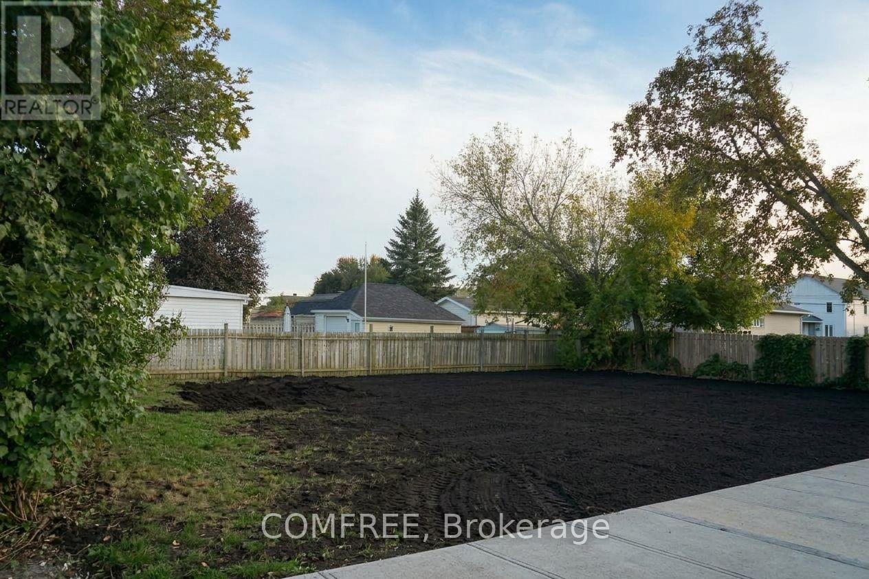 1416 CUMBERLAND STREET, Cornwall, Ontario