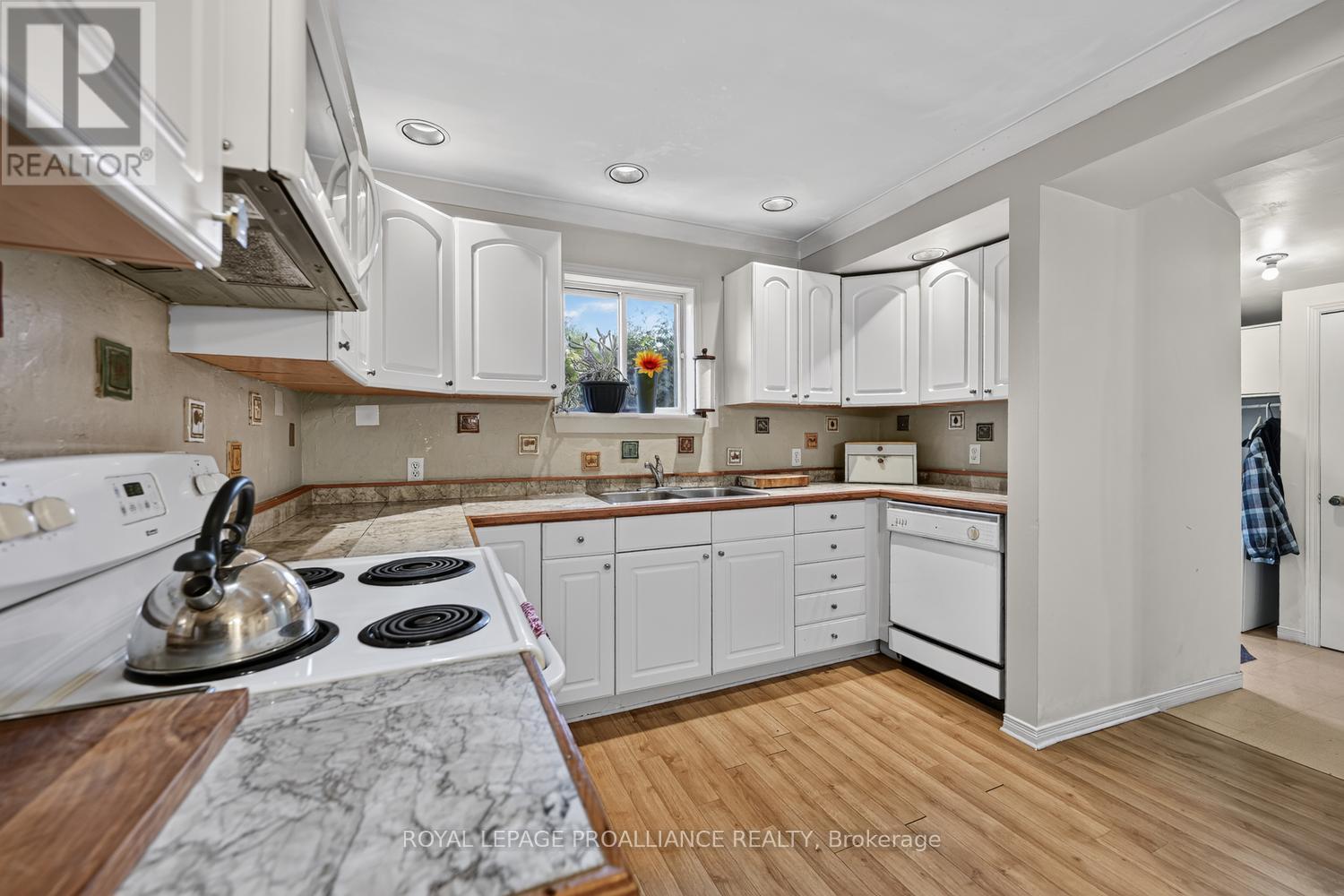 18 Thomas Street, Brockville, Ontario  K6V 5L1 - Photo 12 - X14108114