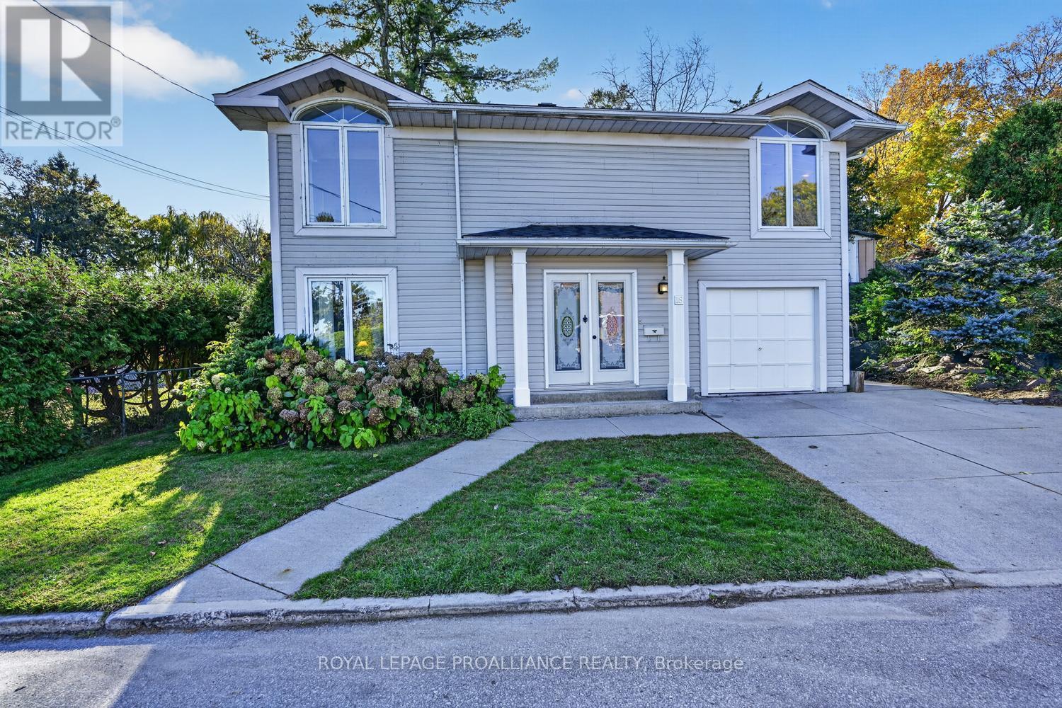 18 Thomas Street, Brockville, Ontario  K6V 5L1 - Photo 2 - X14108114