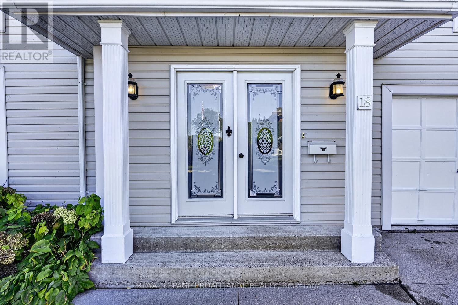 18 Thomas Street, Brockville, Ontario  K6V 5L1 - Photo 3 - X14108114
