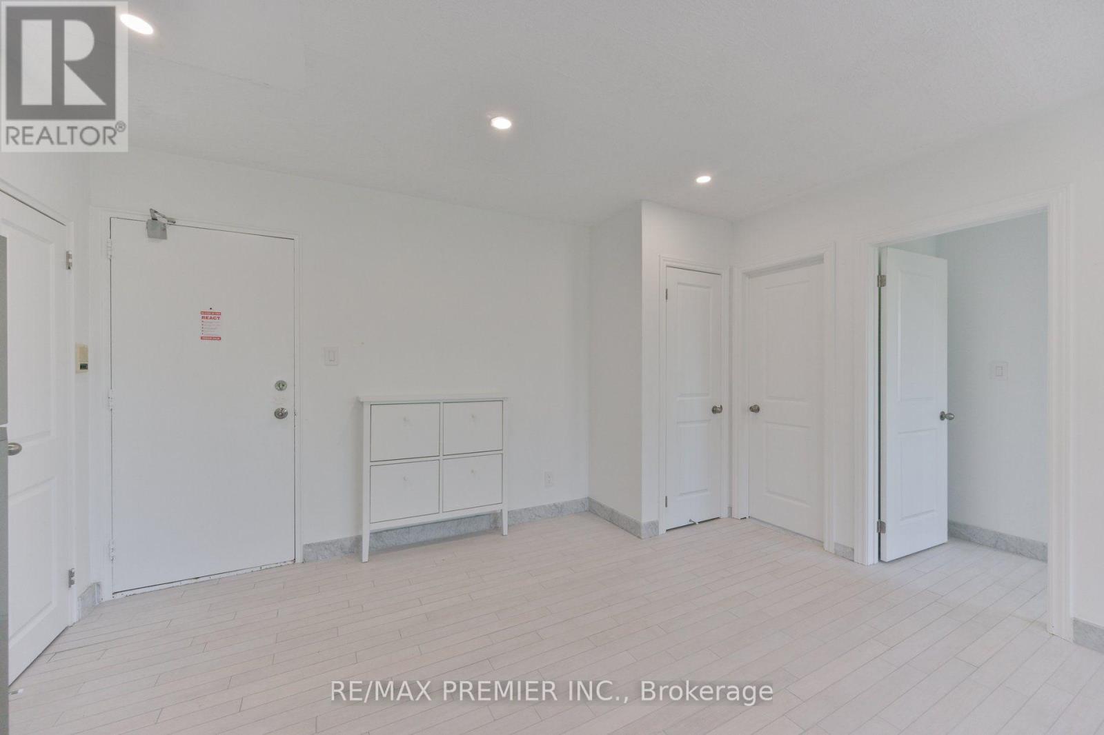 202 - 10 Ellison Avenue, Toronto (Clanton Park), Ontario  M3H 2J6 - Photo 3 - C14108282
