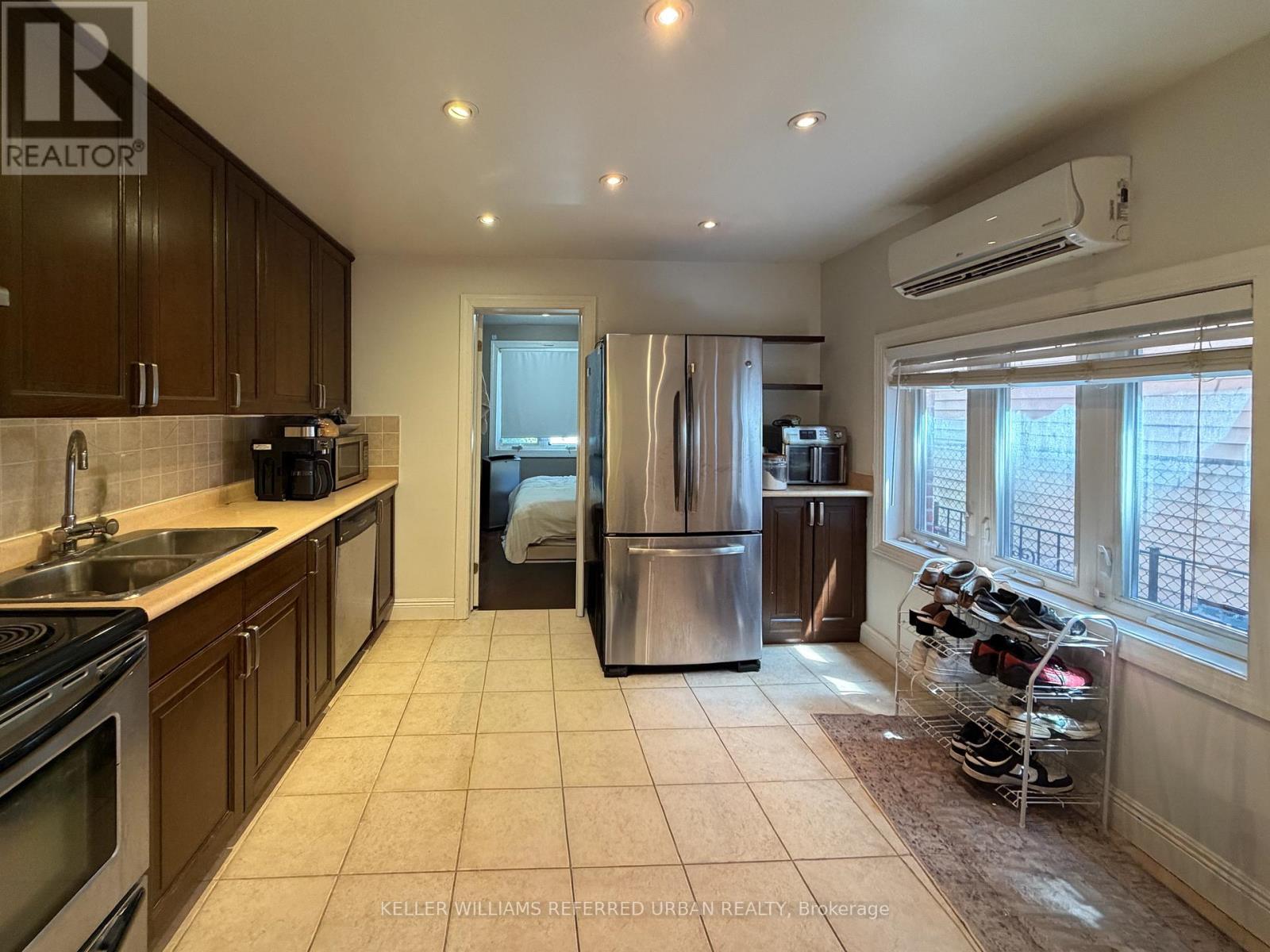 Main - 429 Ossington Avenue, Toronto (Trinity-Bellwoods), Ontario  M6J 3A6 - Photo 2 - C14108298