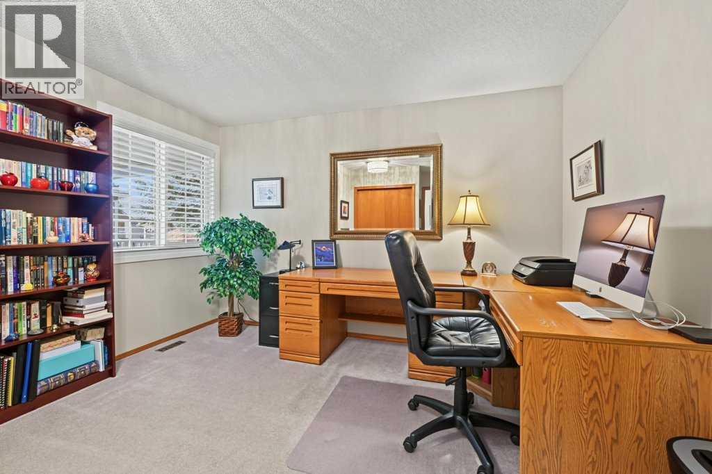 51 Douglasbank Gardens SE, Calgary, Alberta  T2Z 2C9 - Photo 13 - A2349868