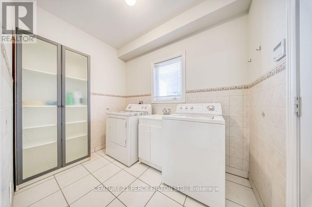 26 Root Crescent, Ajax, Ontario  L1T 4J8 - Photo 18 - E14108234