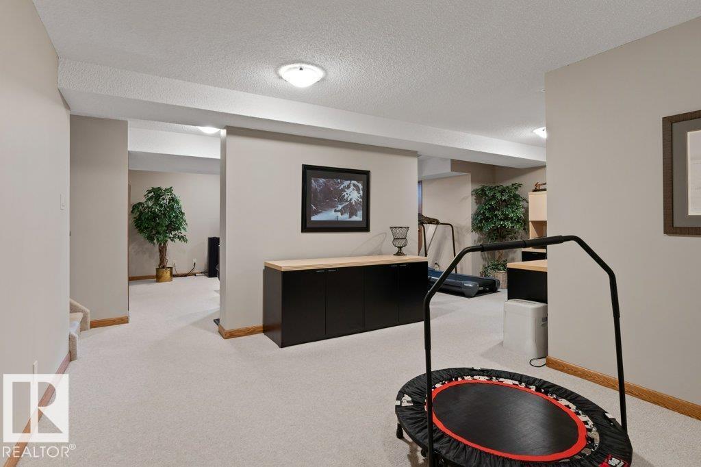 21 LORNE CR