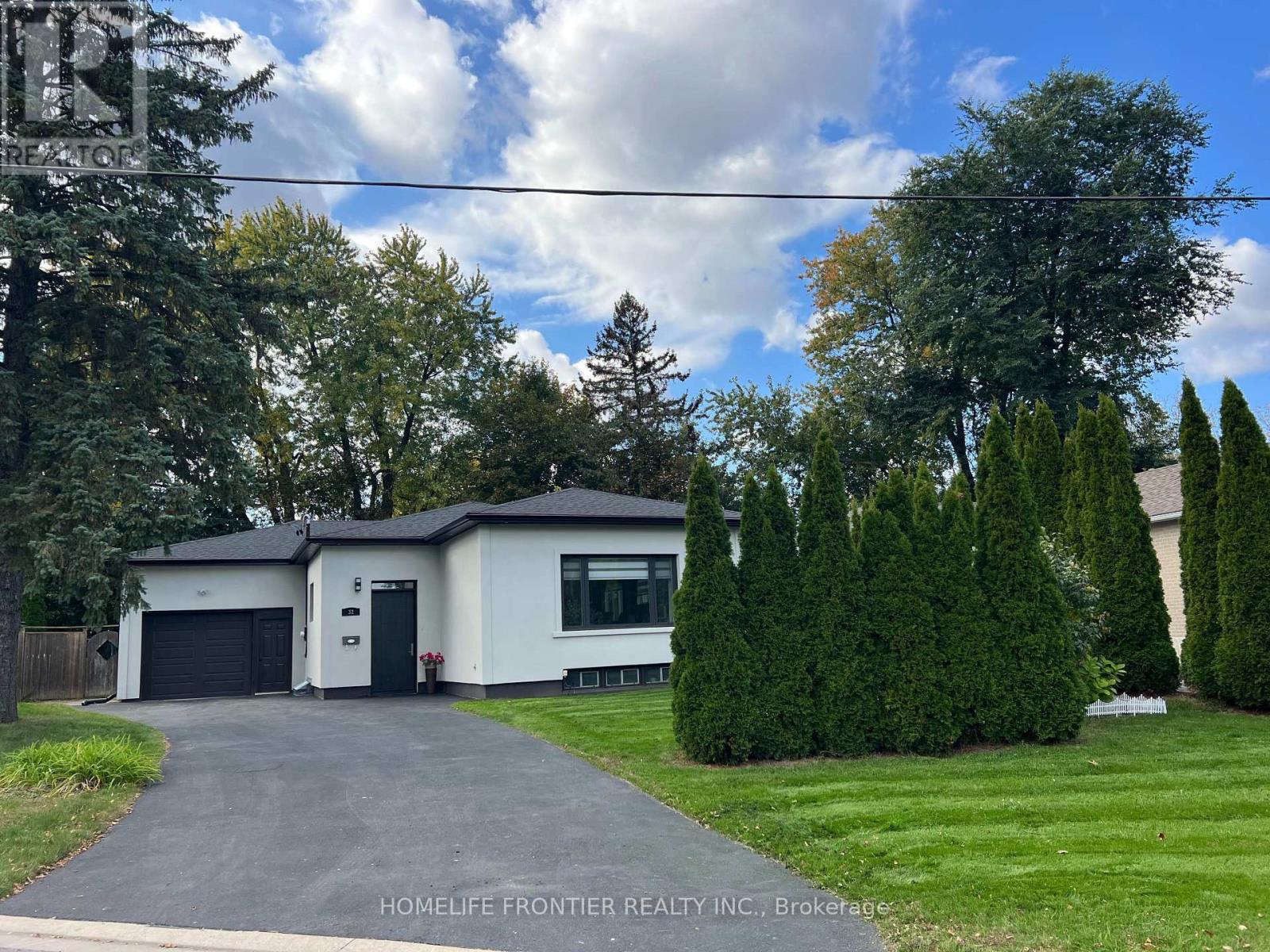 32 Davidson Road, Aurora, Ontario  L4G 2B1 - Photo 2 - N14108188