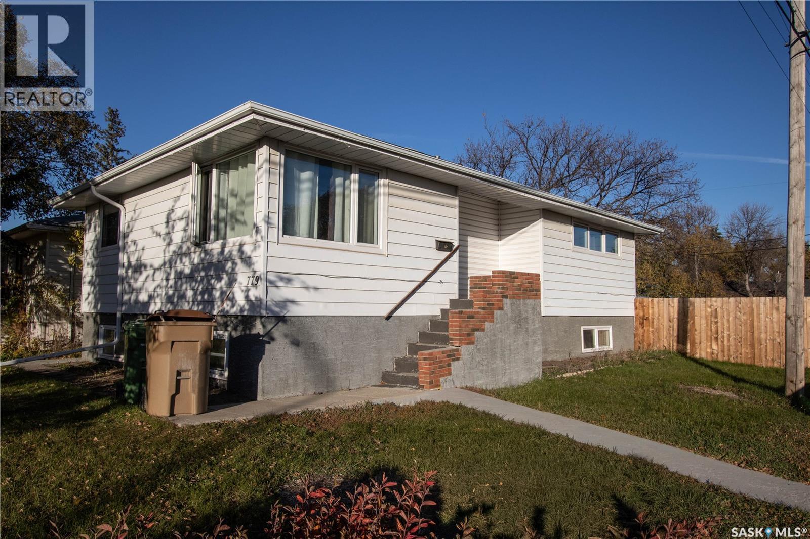 779 Mctavish Street, Regina, Saskatchewan  S4T 3T8 - Photo 2 - SK051731