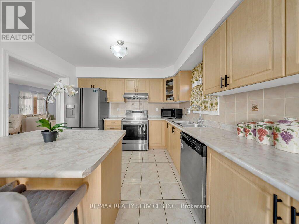 61 Sir Jacobs Crescent, Brampton, Ontario  L7A 3T5 - Photo 15 - W14108132