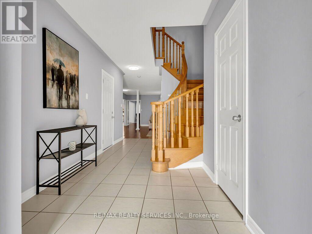 61 Sir Jacobs Crescent, Brampton, Ontario  L7A 3T5 - Photo 8 - W14108132
