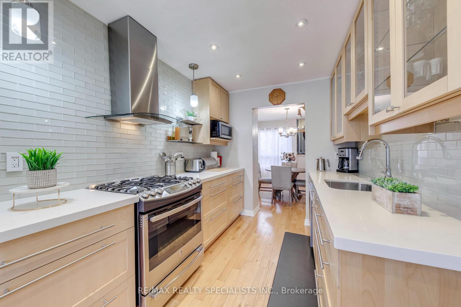69 Winterfold Drive, Brampton, Ontario  L6V 3S9 - Photo 10 - W14108226