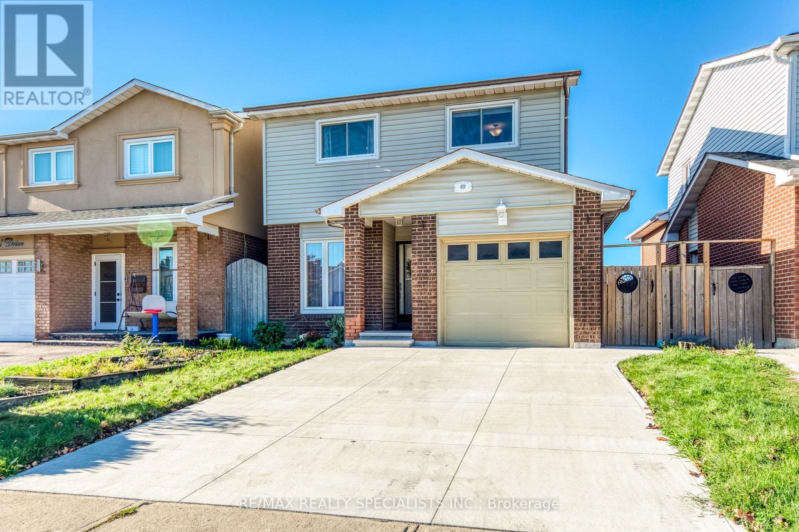 69 Winterfold Drive, Brampton, Ontario  L6V 3S9 - Photo 4 - W14108226
