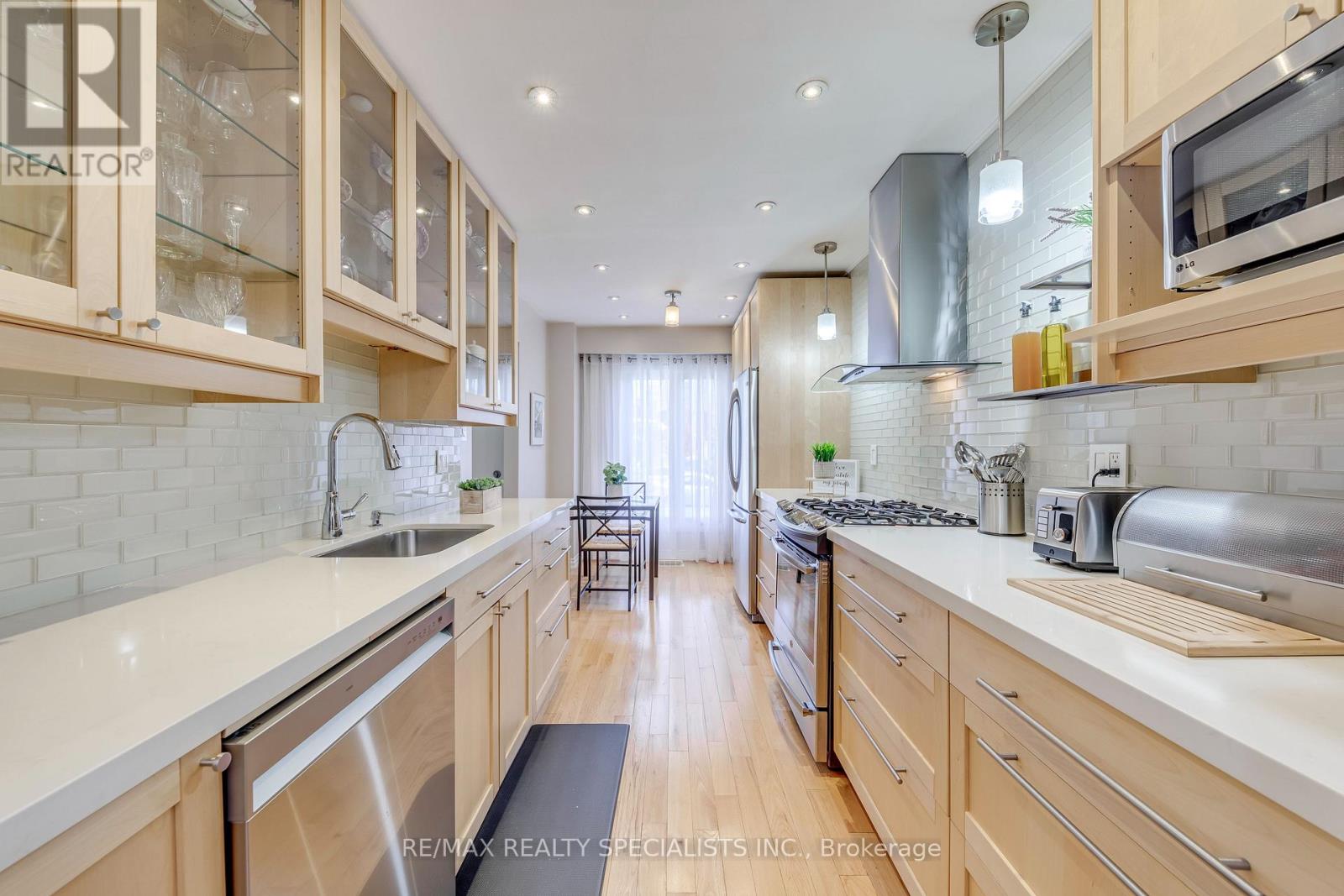 69 Winterfold Drive, Brampton, Ontario  L6V 3S9 - Photo 7 - W14108226