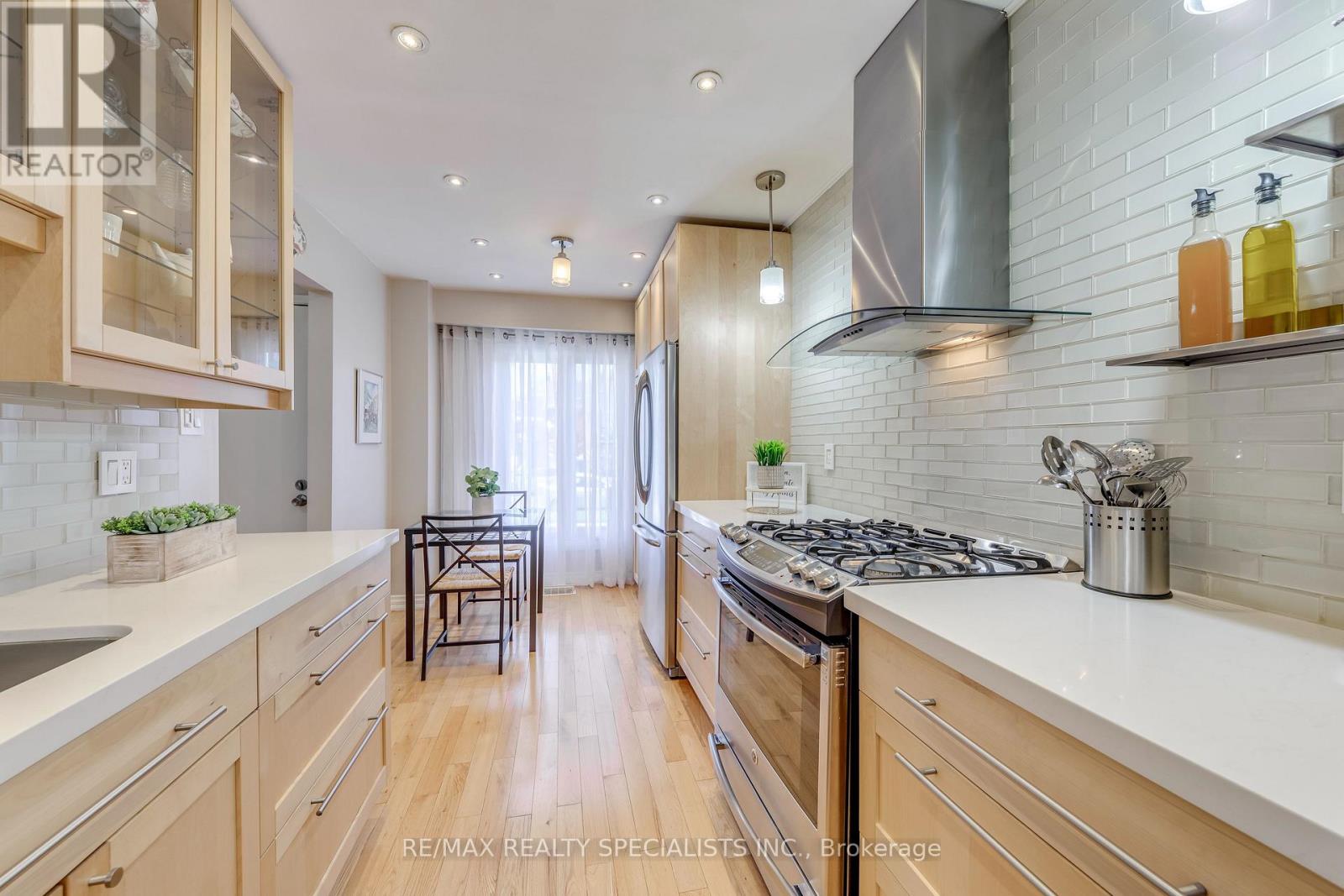 69 Winterfold Drive, Brampton, Ontario  L6V 3S9 - Photo 8 - W14108226