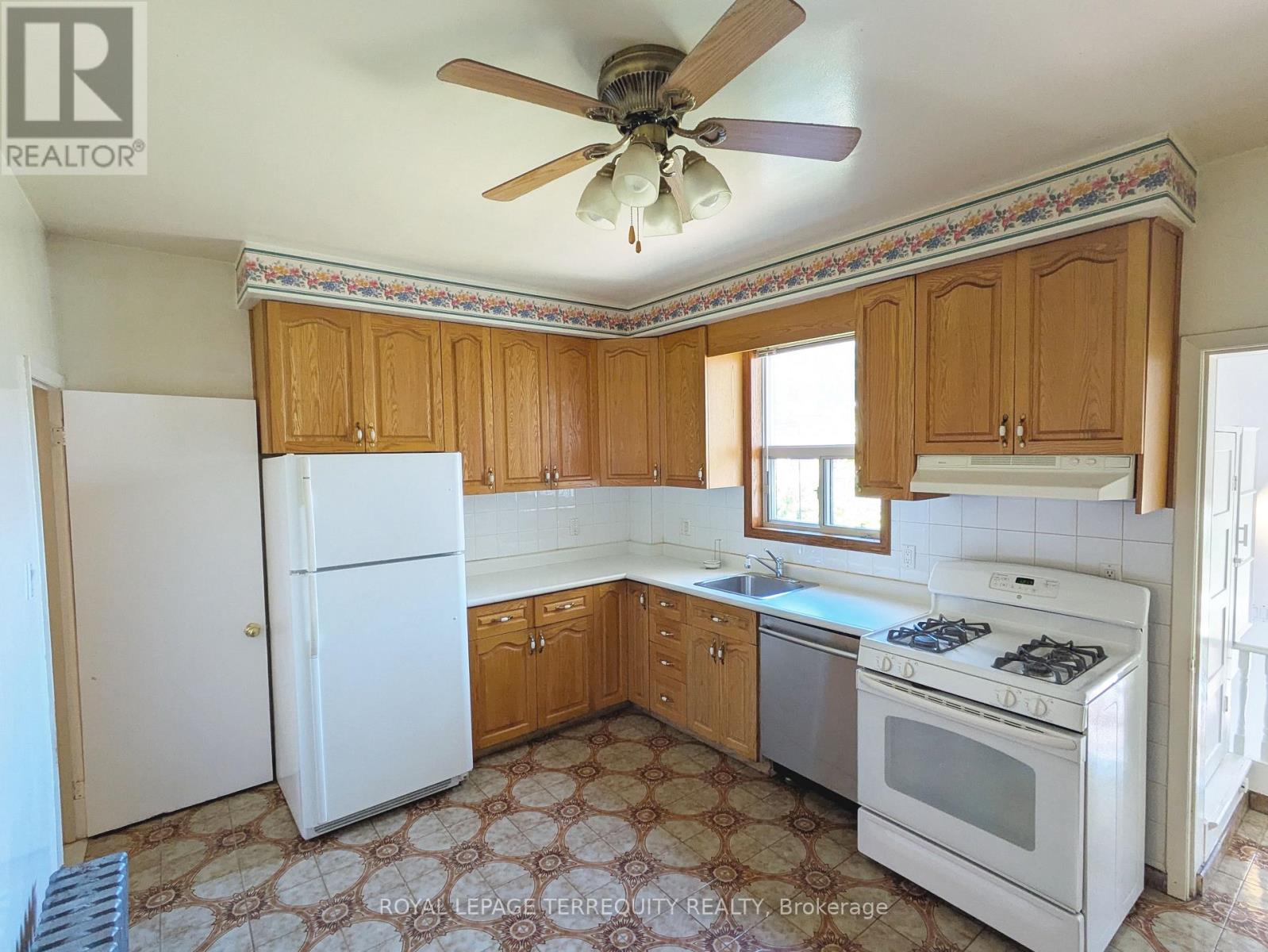 831 Shaw Street, Toronto, Ontario  M6G 3L9 - Photo 10 - W14108272