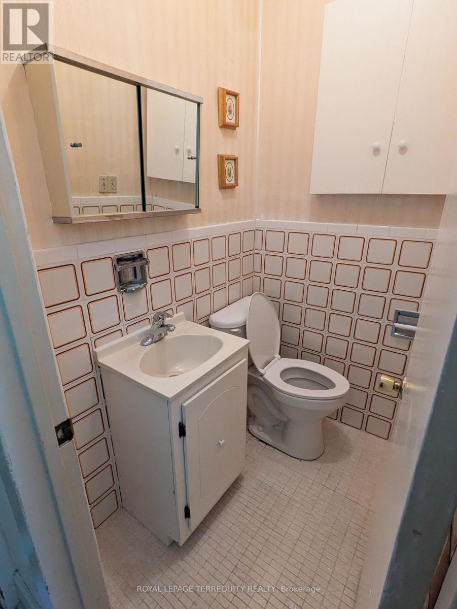 831 Shaw Street, Toronto, Ontario  M6G 3L9 - Photo 12 - W14108272