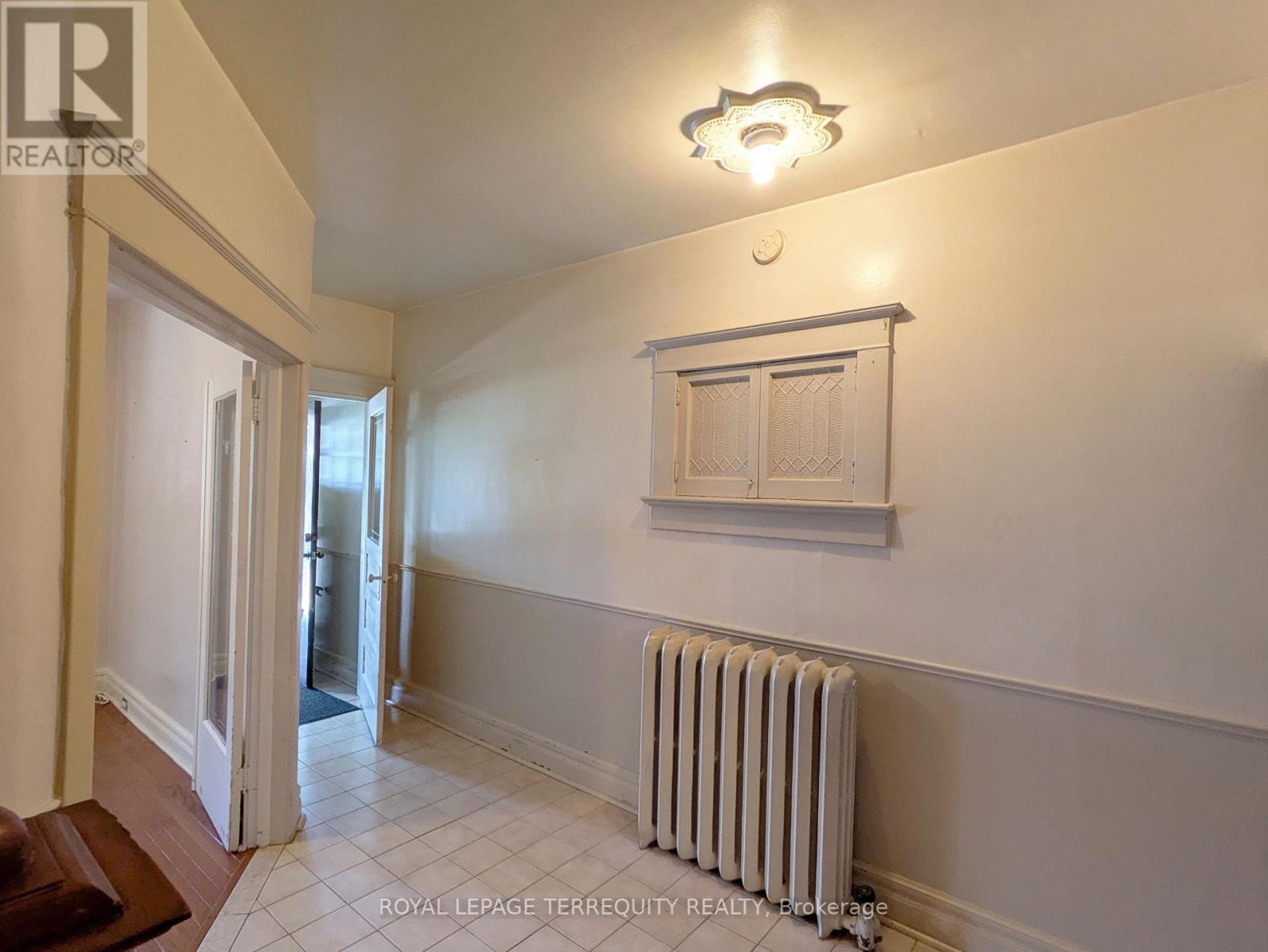 831 Shaw Street, Toronto, Ontario  M6G 3L9 - Photo 2 - W14108272
