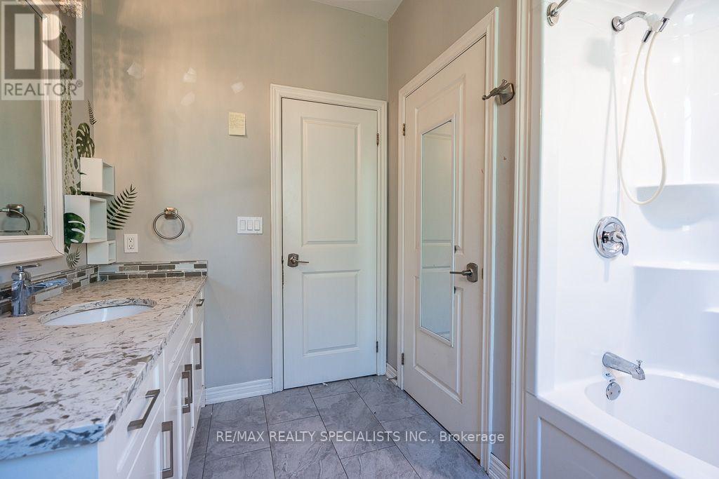 22 Elm Street, St. Catharines, Ontario  L2P 2B7 - Photo 27 - X14108118