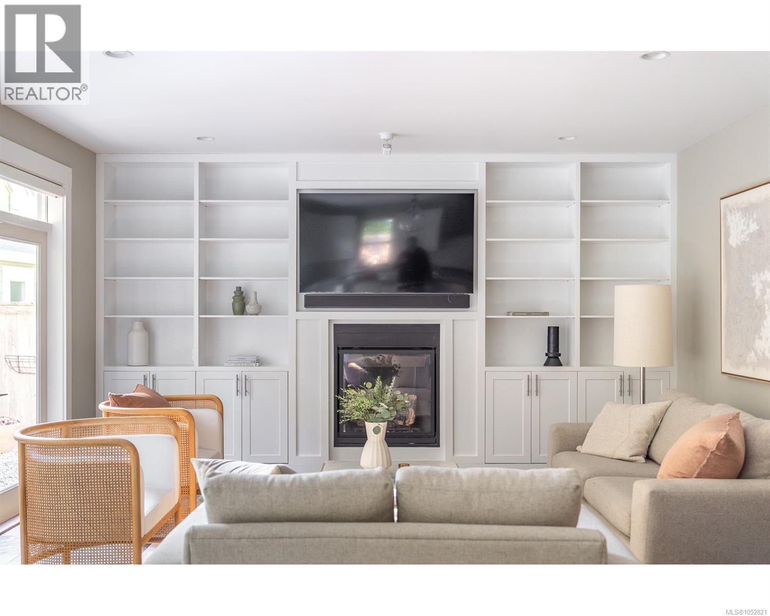 300 Sunningdale Rd E