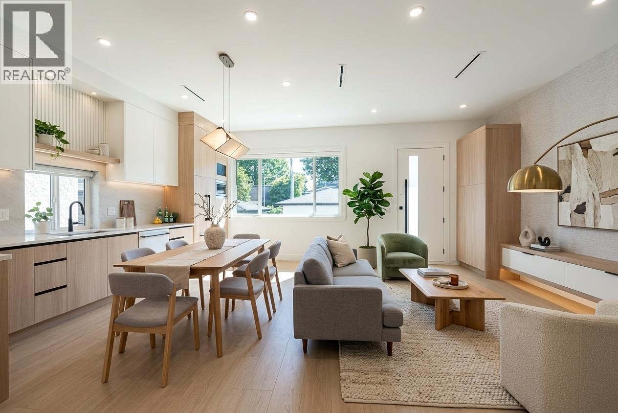 4 3940 ETON STREET, Burnaby, British Columbia