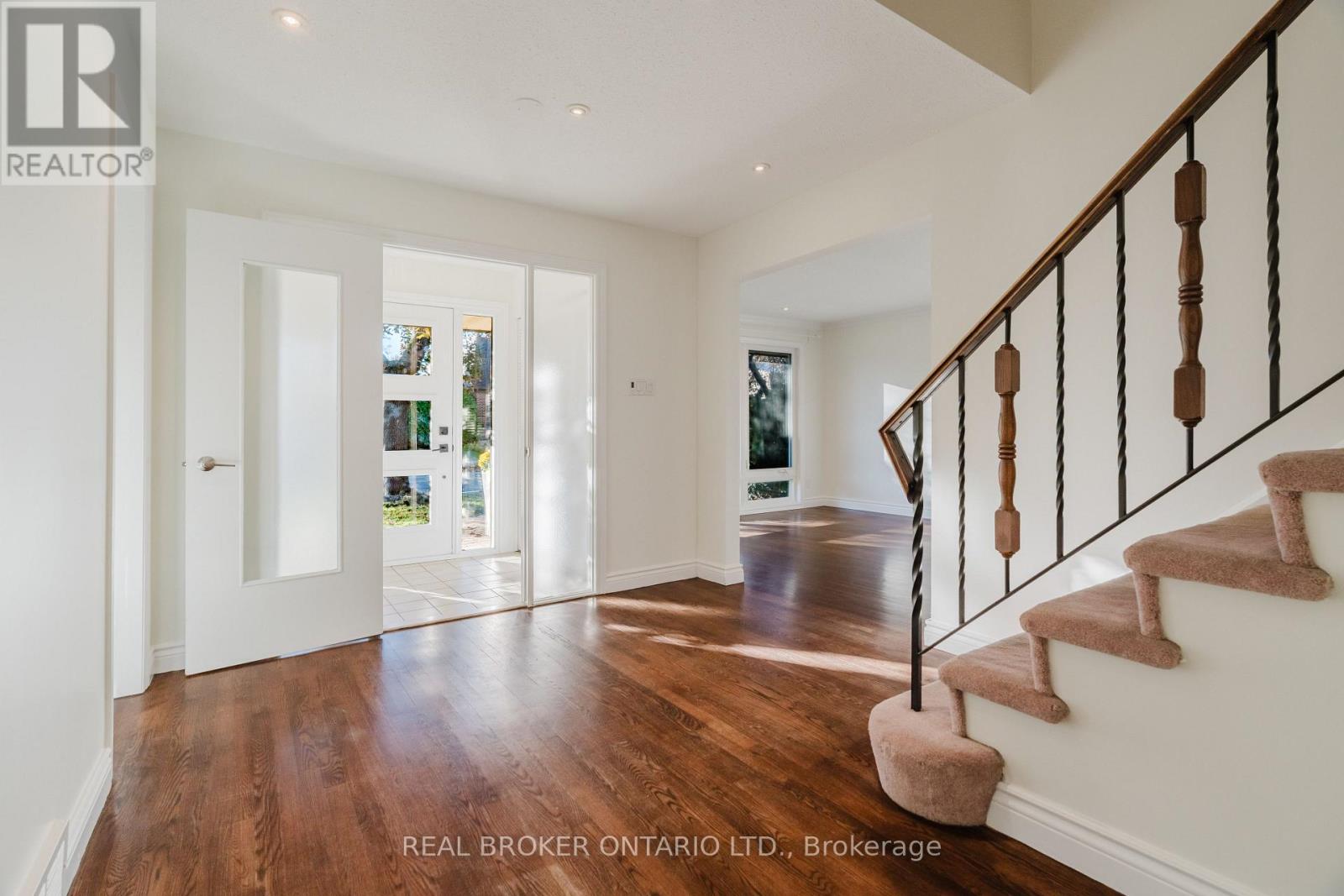 905 Plante Drive, Ottawa, Ontario  K1V 9E3 - Photo 3 - X14108396