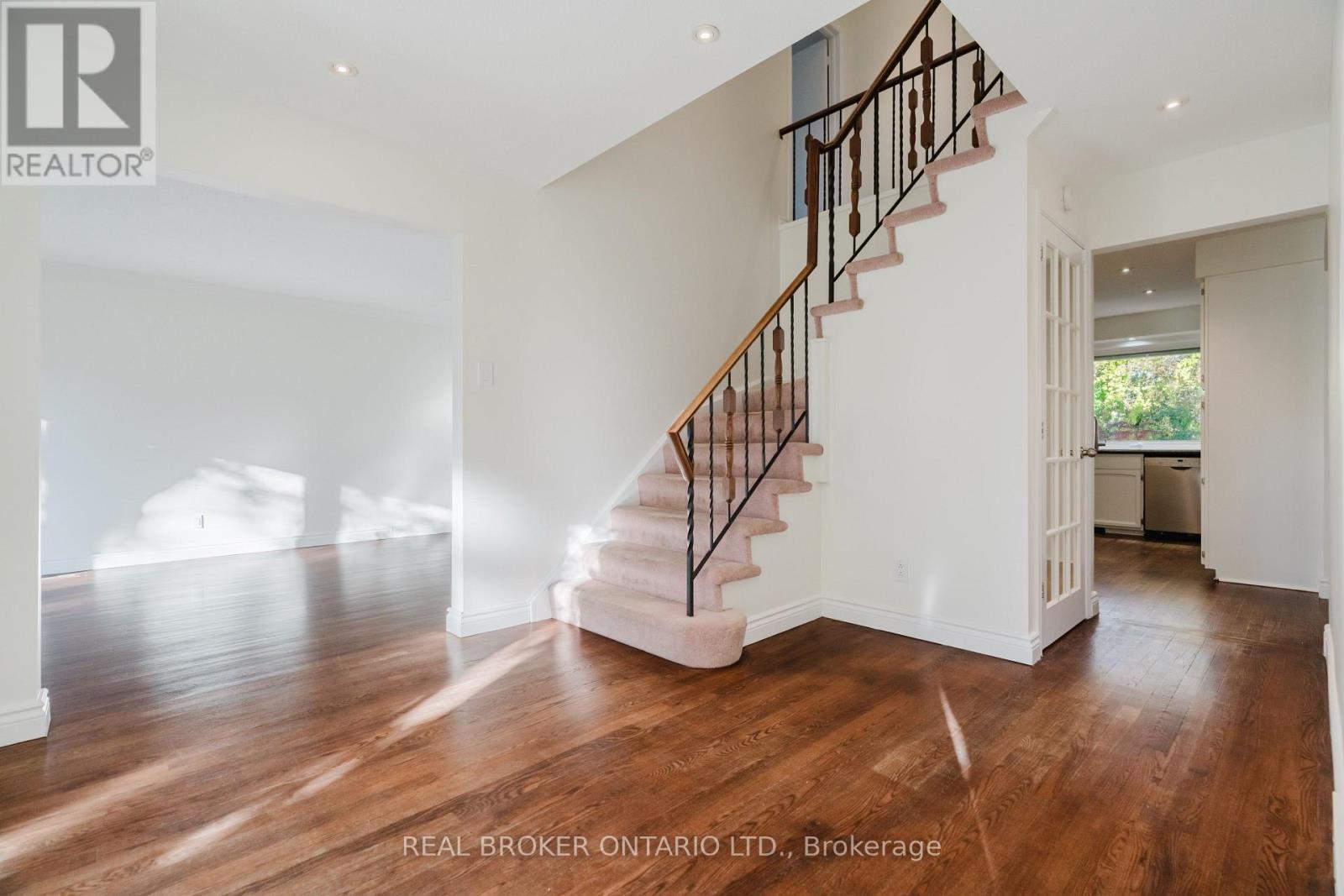 905 Plante Drive, Ottawa, Ontario  K1V 9E3 - Photo 4 - X14108396