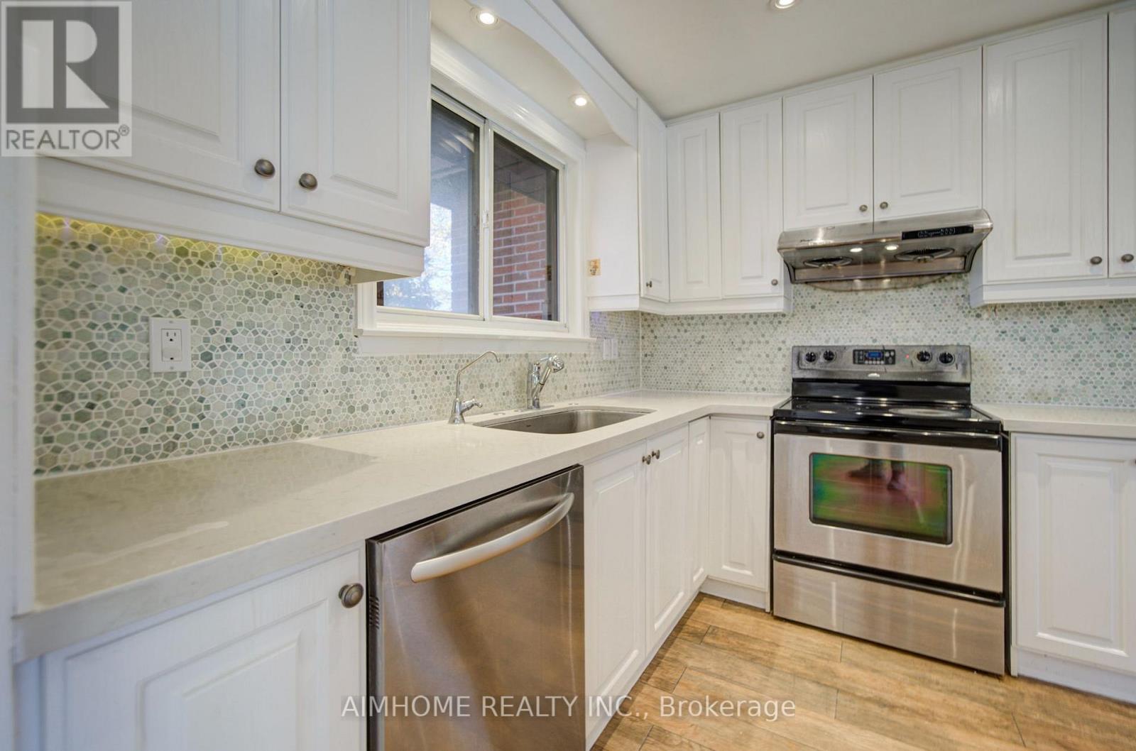 34 Stately Way, Markham, Ontario  L3T 3Z8 - Photo 9 - N14108352