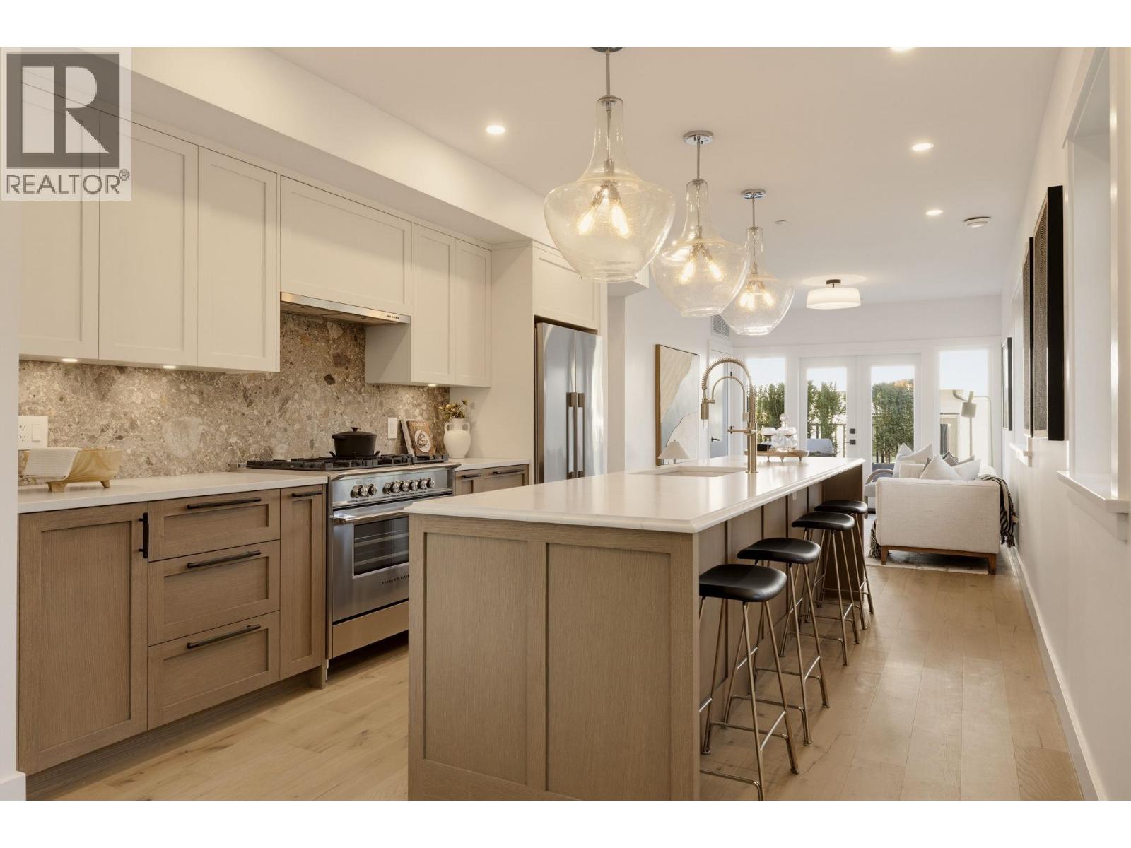 1 326 W 14TH STREET