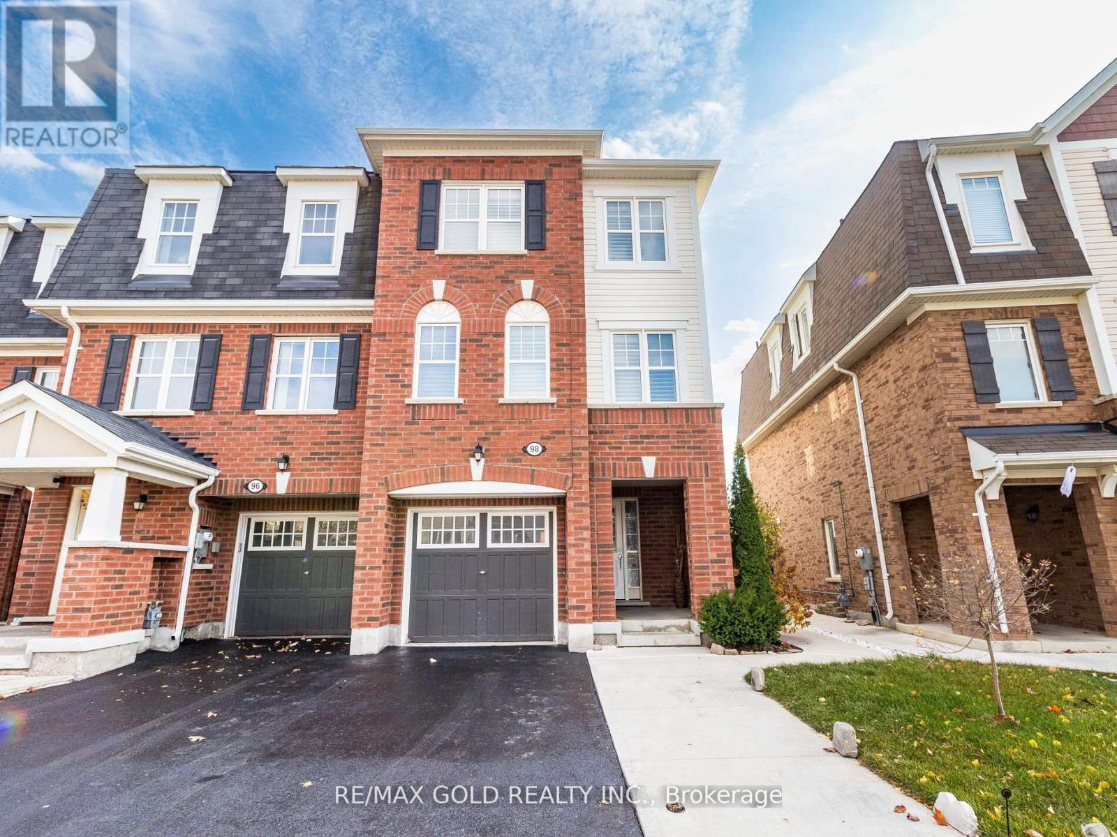 98 BANNISTER CRESCENT, Brampton, Ontario