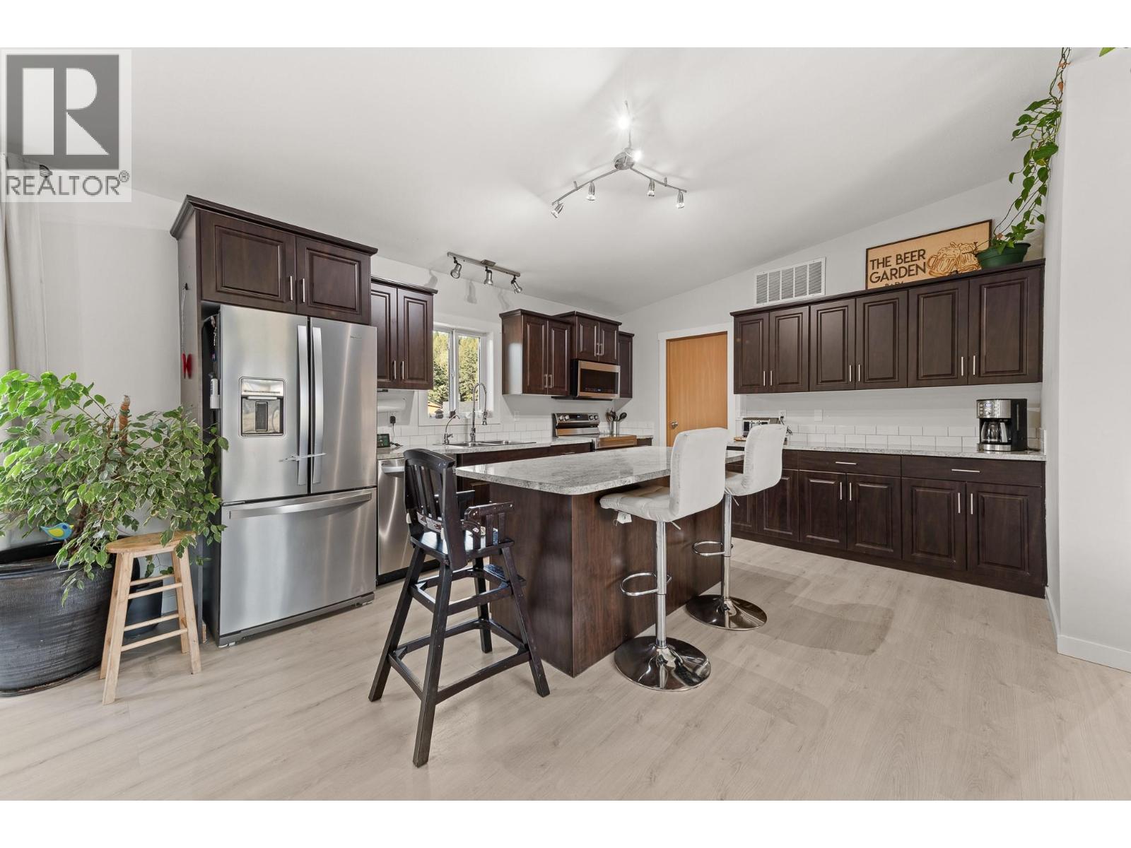 9254 Langevin Street, Wardner, British Columbia  V0B 2J0 - Photo 12 - 10404216