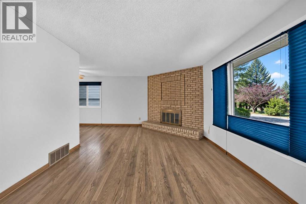 112 Queensland Place Se, Calgary, Alberta  T2J 4G8 - Photo 6 - A2348622