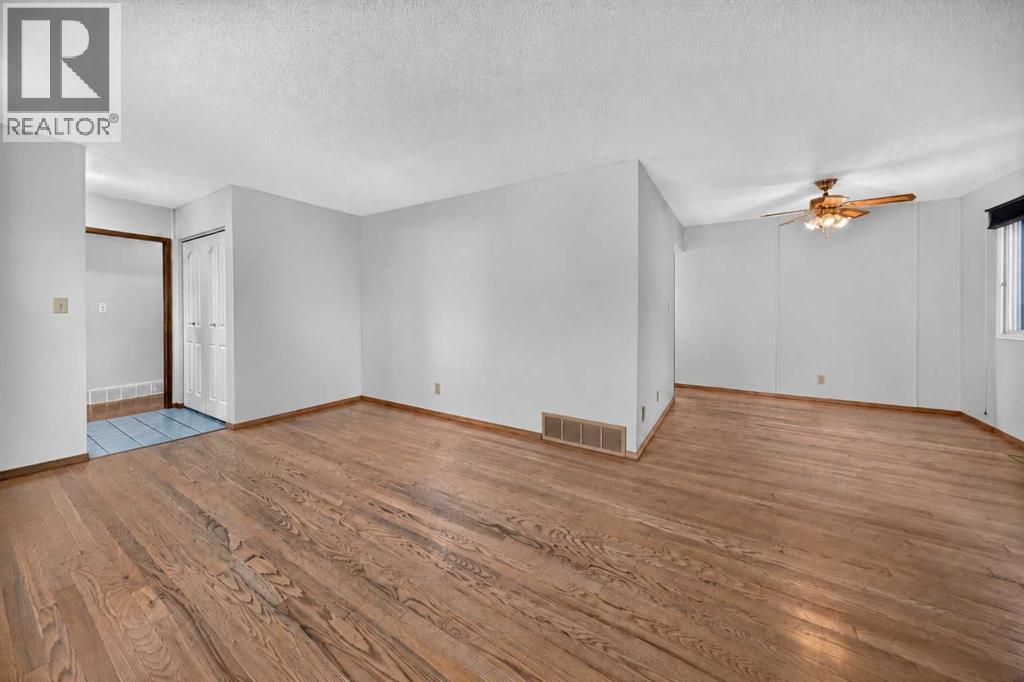 112 Queensland Place Se, Calgary, Alberta  T2J 4G8 - Photo 9 - A2348622