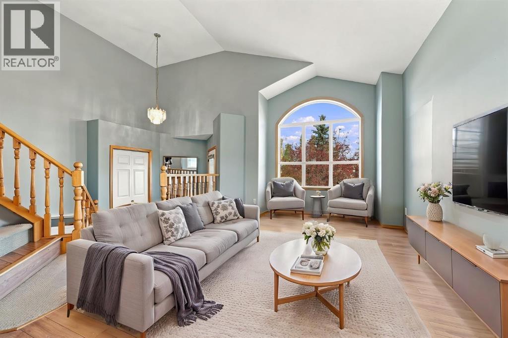 184 Hidden Circle NW, Calgary, Alberta  T3A 5G8 - Photo 5 - A2352297