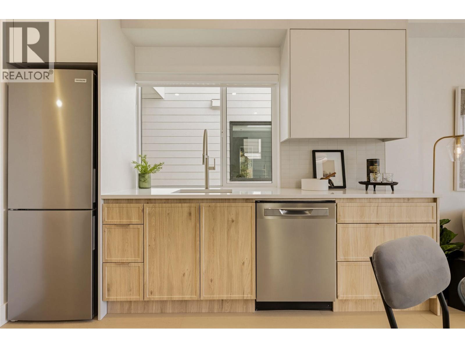 2 328 W 14TH STREET