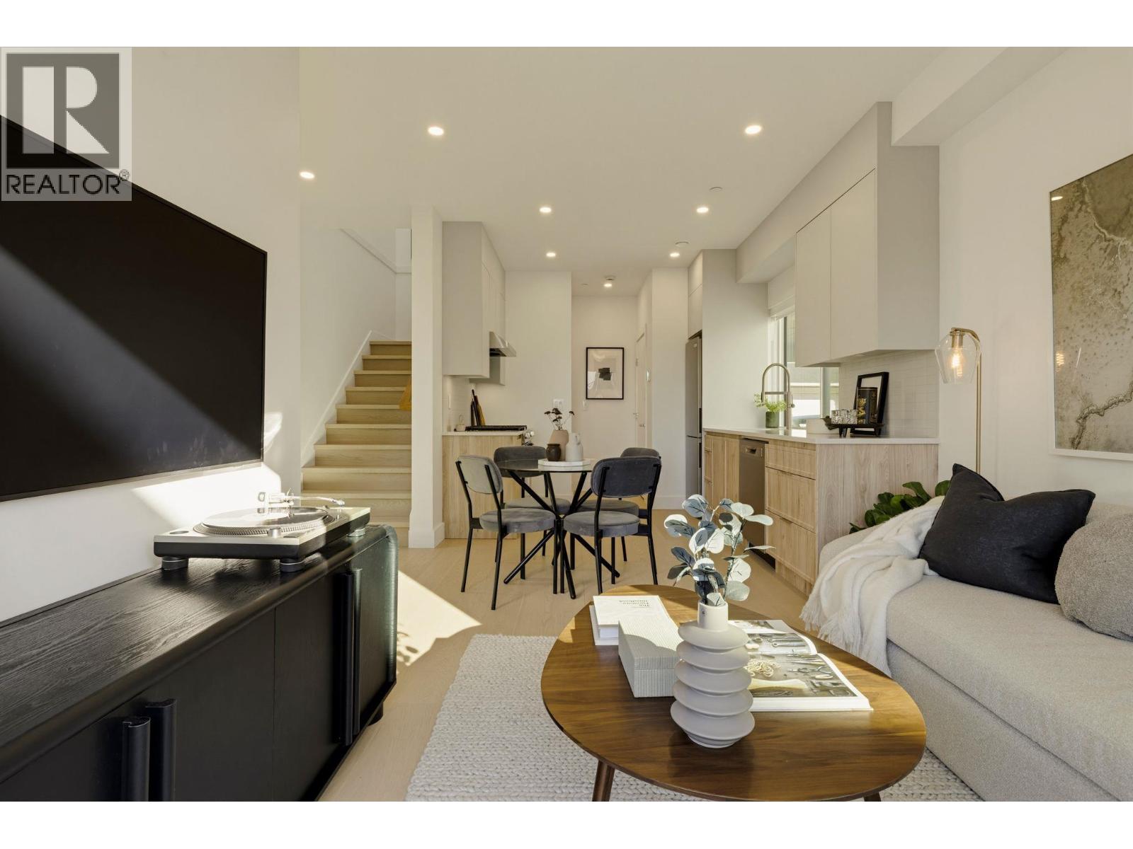 2 328 W 14TH STREET