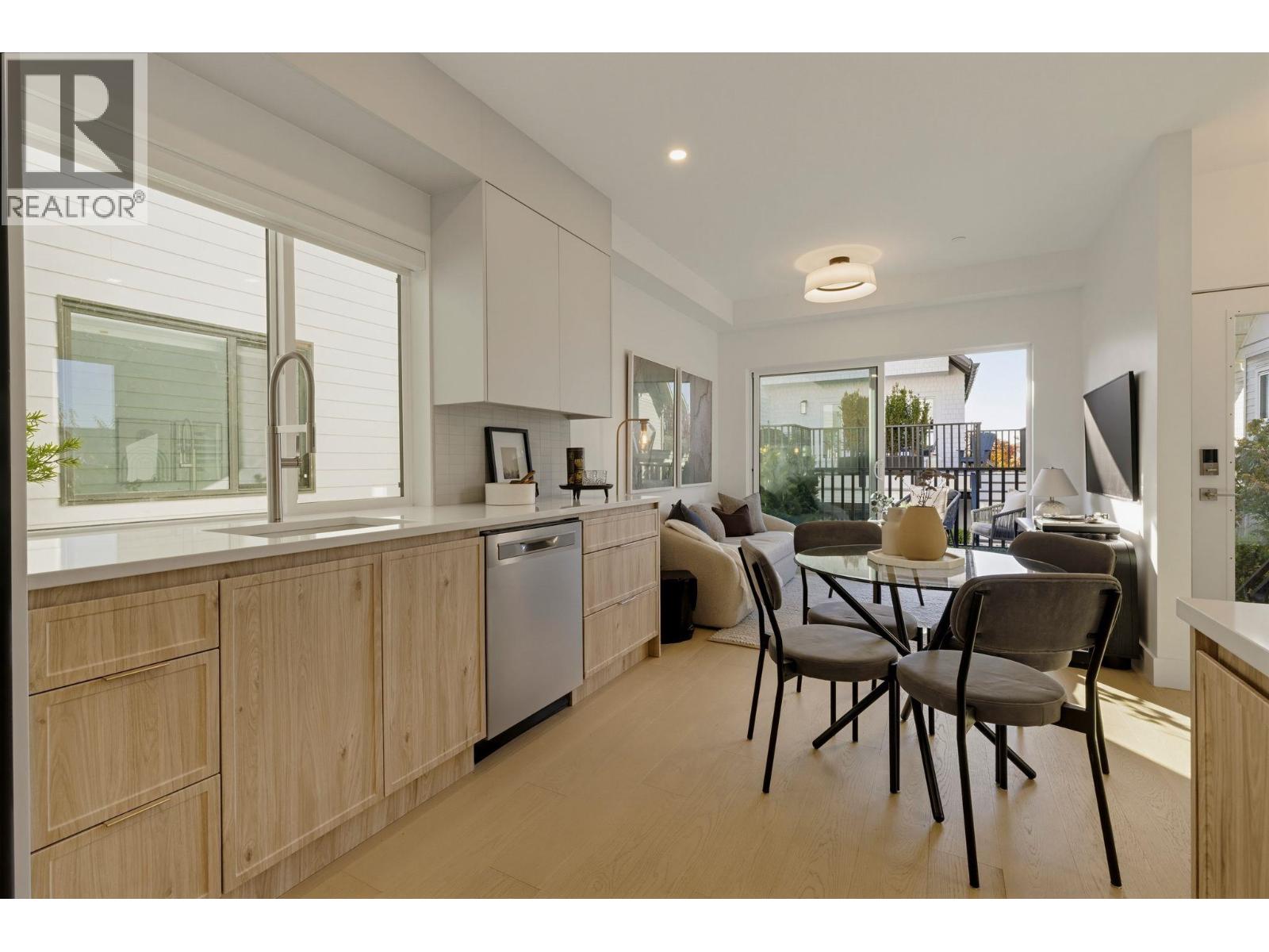 2 328 W 14TH STREET
