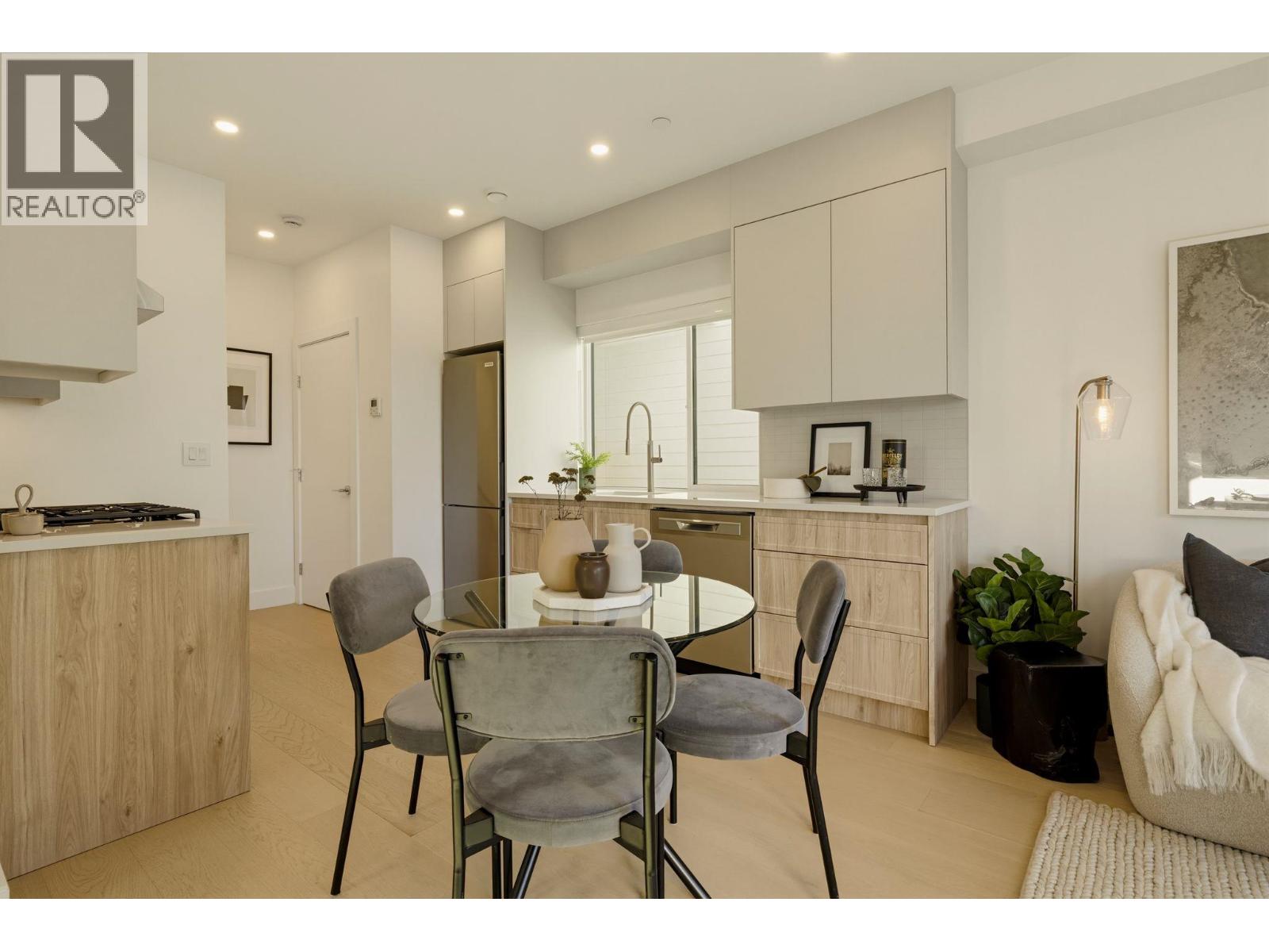 2 328 W 14TH STREET