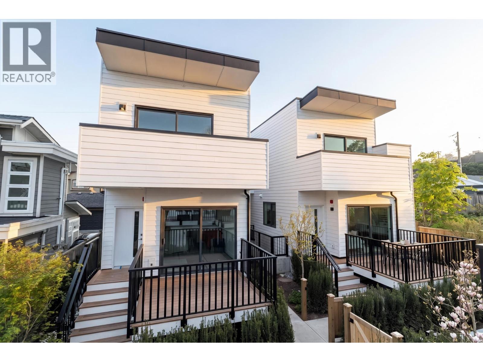 2 328 W 14TH STREET, North Vancouver, British Columbia