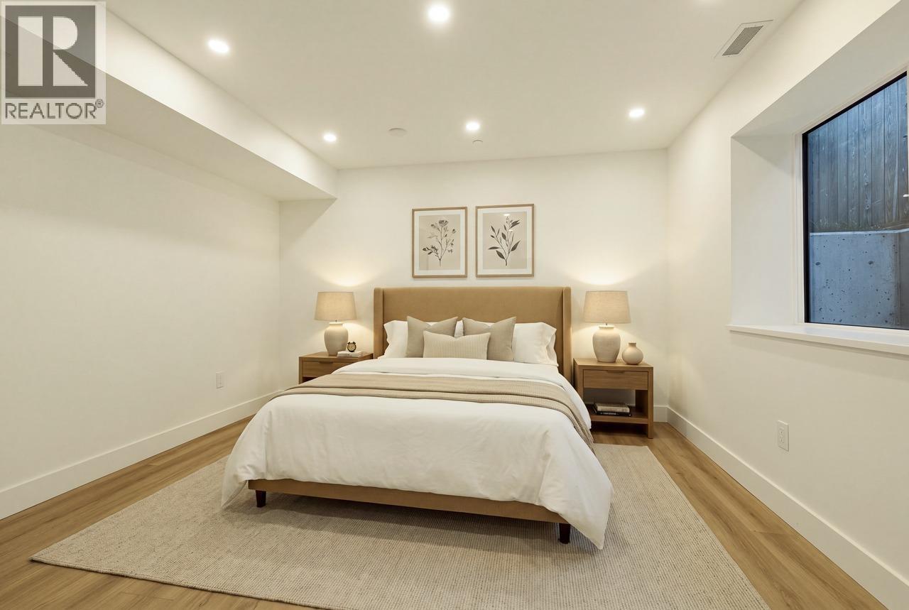 2 328 W 14TH STREET
