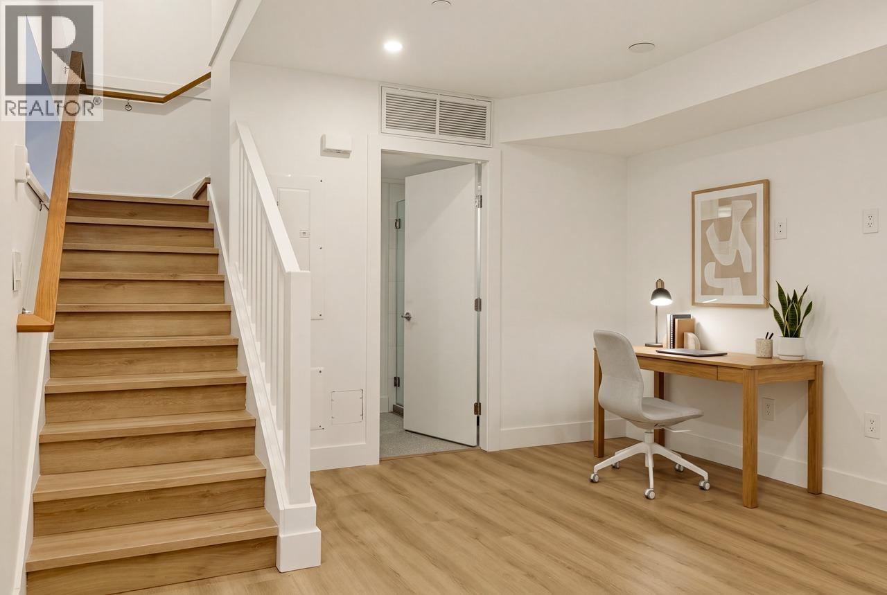 2 328 W 14TH STREET