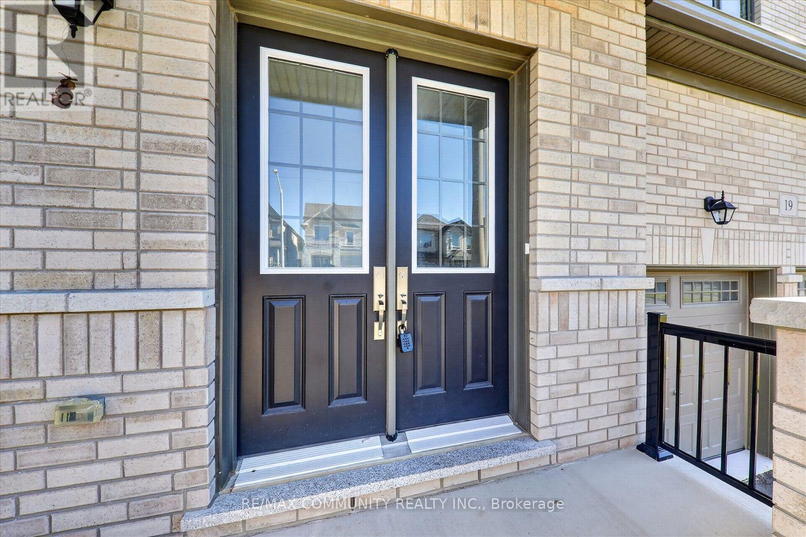 19 Rogerson Street, Clarington, Ontario  L1B 0W4 - Photo 5 - E14108426