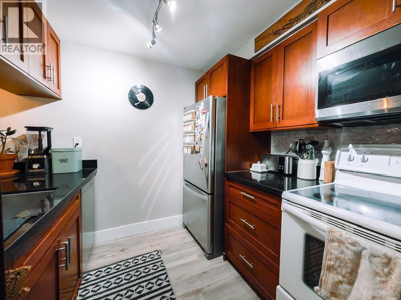 205 1270 ROBSON STREET, Vancouver, British Columbia