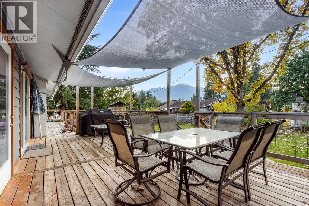 506 1st Avenue NW, Nakusp, British Columbia  V0G 1R0 - Photo 4 - 10404289