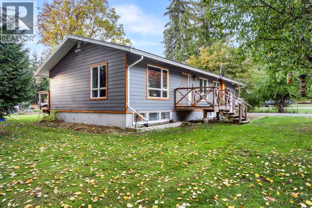 506 1st Avenue NW, Nakusp, British Columbia  V0G 1R0 - Photo 3 - 10404289