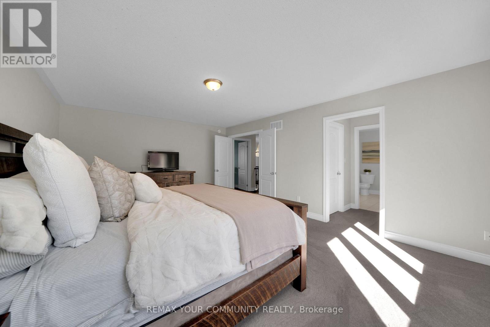 1042 Wilbur Pipher Circle, Newmarket, Ontario  L3X 0G3 - Photo 21 - N14108492