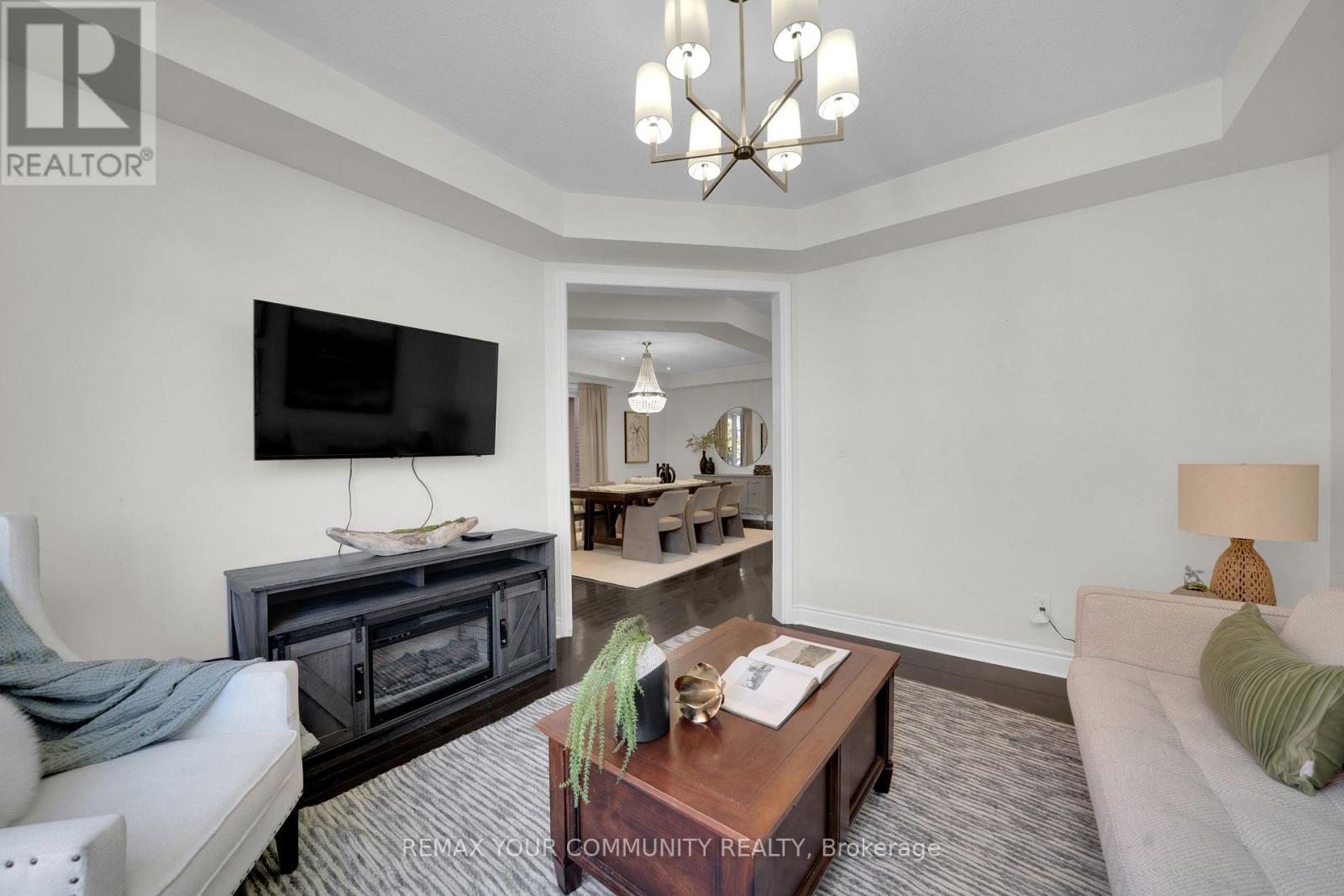 1042 Wilbur Pipher Circle, Newmarket, Ontario  L3X 0G3 - Photo 8 - N14108492
