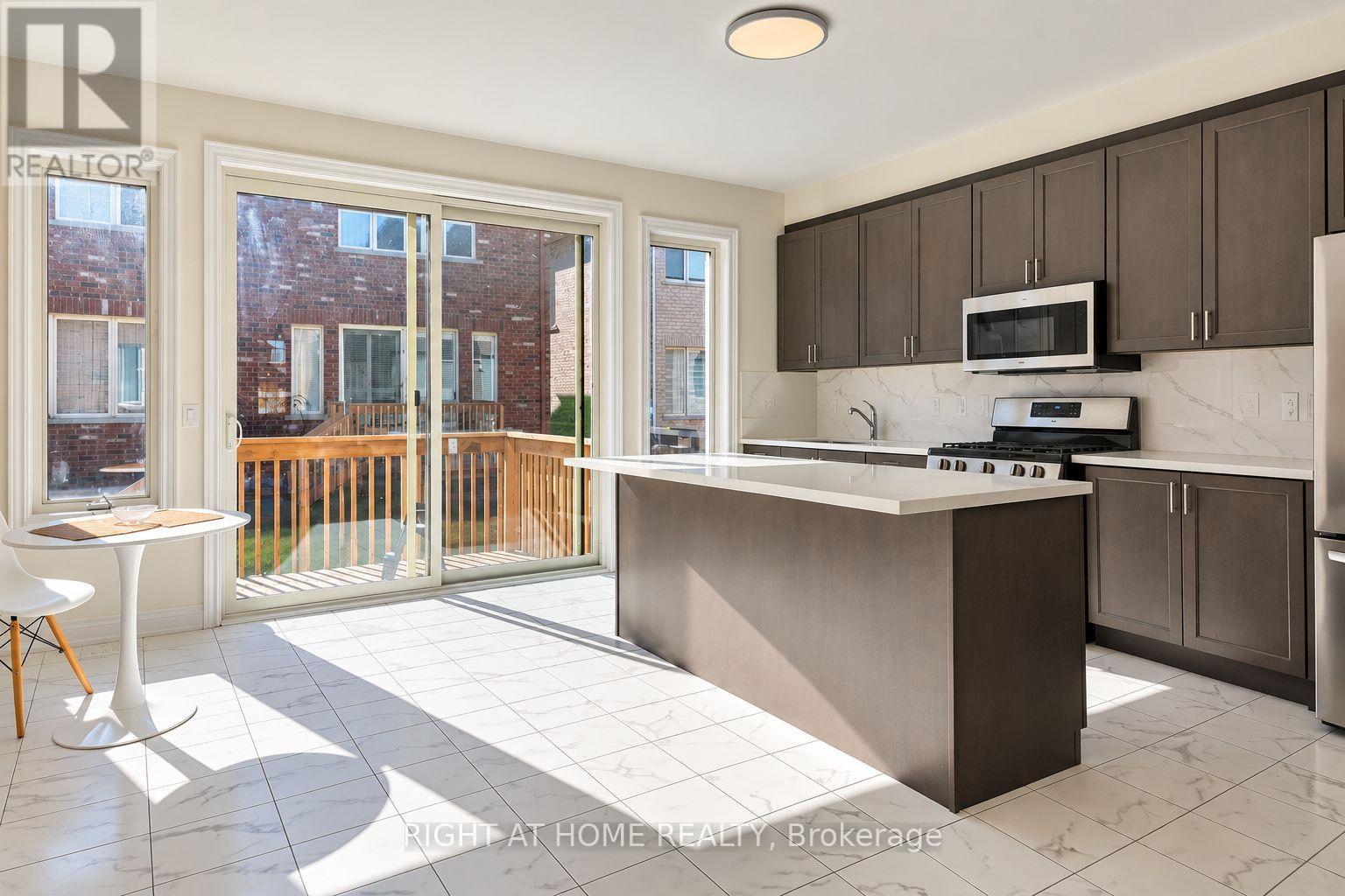 23 Bruce Welch Avenue, Georgina, Ontario  L4P 0J1 - Photo 12 - N14108500