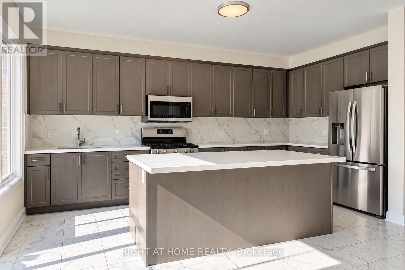 23 Bruce Welch Avenue, Georgina, Ontario  L4P 0J1 - Photo 14 - N14108500