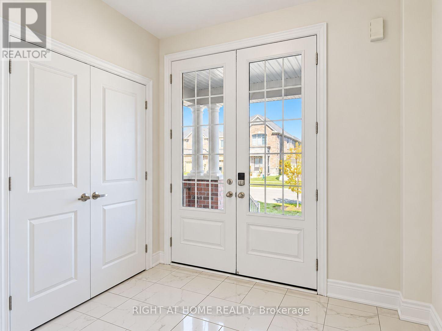 23 Bruce Welch Avenue, Georgina, Ontario  L4P 0J1 - Photo 4 - N14108500